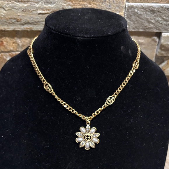 Jewelry - Gold Flower GG Pendant Necklace